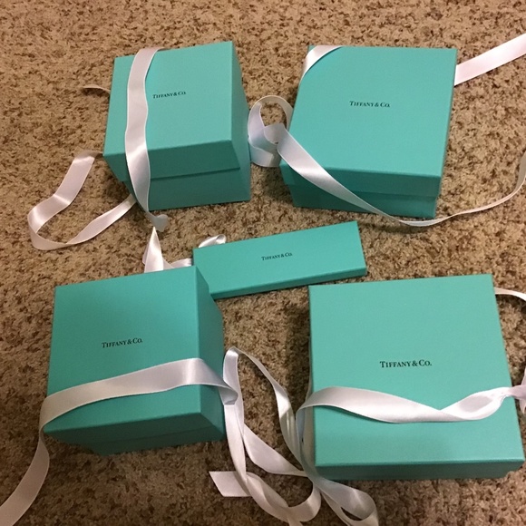 Tiffany box, ribbon and shopping bag collection - Picture 1 of 2